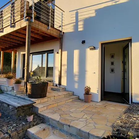 Sauna, Terrasse, Fernblick & Design - Modern-gemuetliche Am Aremberg